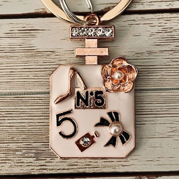 Fine Perfume bottle Gold White Bling Metallic Lobster clasp Keyholder Keychain k - Picture 4 of 12